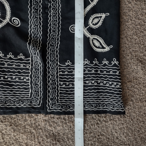 BCBG Maxazria Linen Blend Women Skirt Embroidered Flowers Knee Length Size 6 - Picture 11 of 11